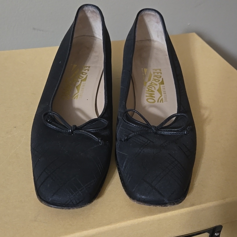 Salvatore Ferragamo Black Bow Heels Size 8.5 - Picture 2 of 11